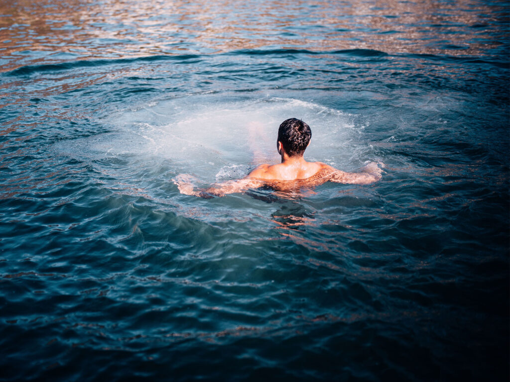 The psychology of the winter plunge